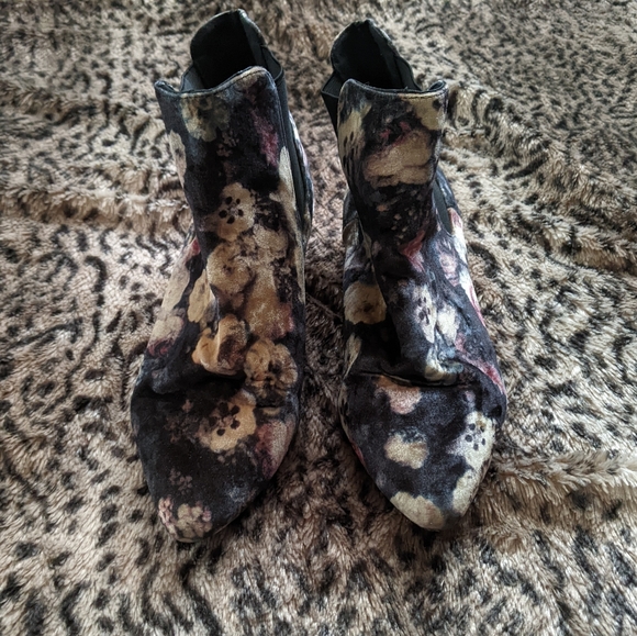 Velvet boot - Picture 3 of 6